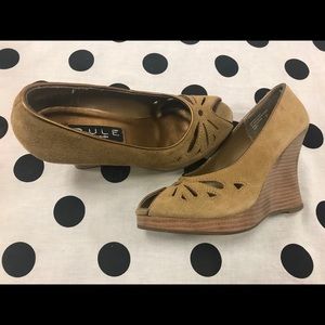 High Heel Wedge Shoes 
Rule by Steve Madden